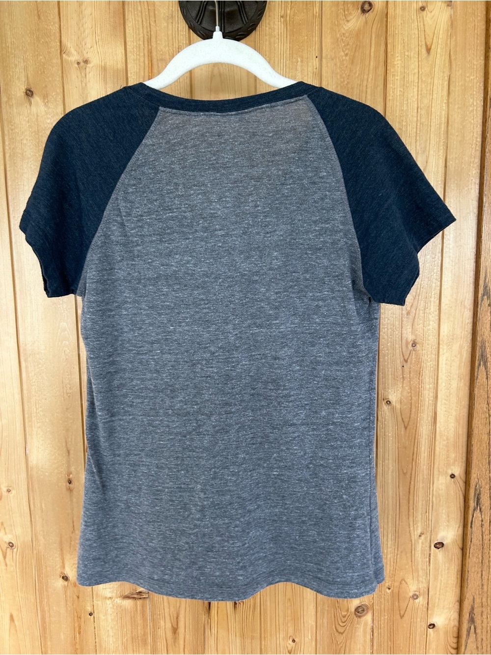 Women’s Minnesota Twins Gray & Navy V‑Neck  Size S/M? - Picture 3 of 6
